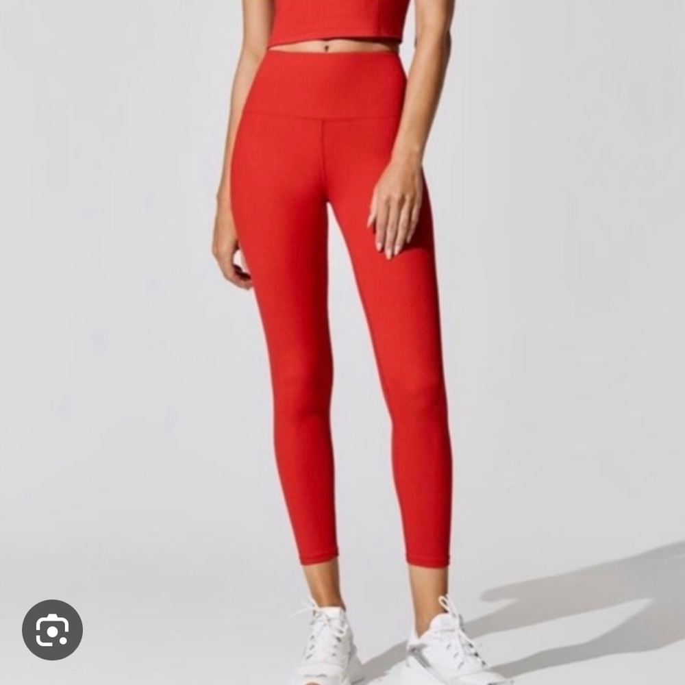 CARBON38 red
RIBBED 7/8 LEGGING sizeXXS fit more like an XS so flattering on!!